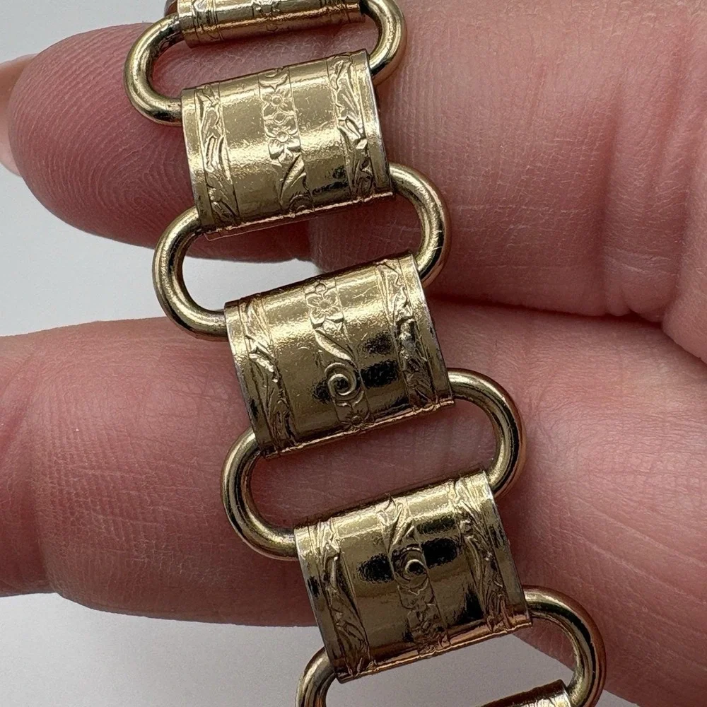 Vintage Coro Cameo Bracelet Book Link Gold Tone Shell Victorian Revival READ
